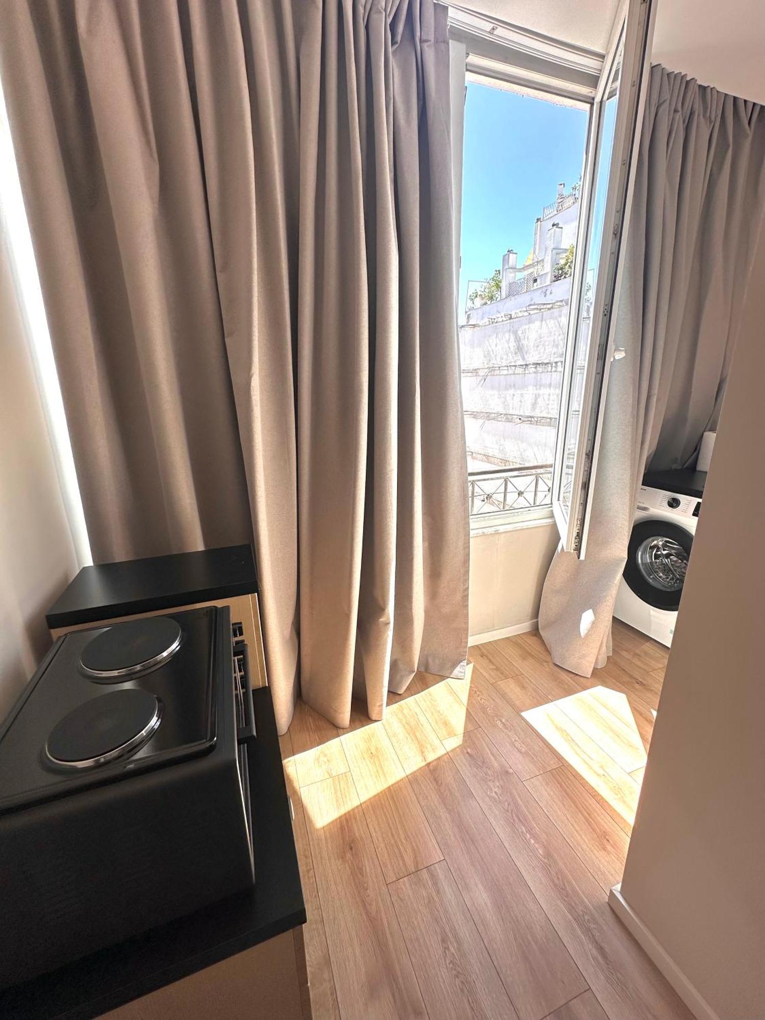 Amazon 8 Guesthouse Tirana Exterior photo